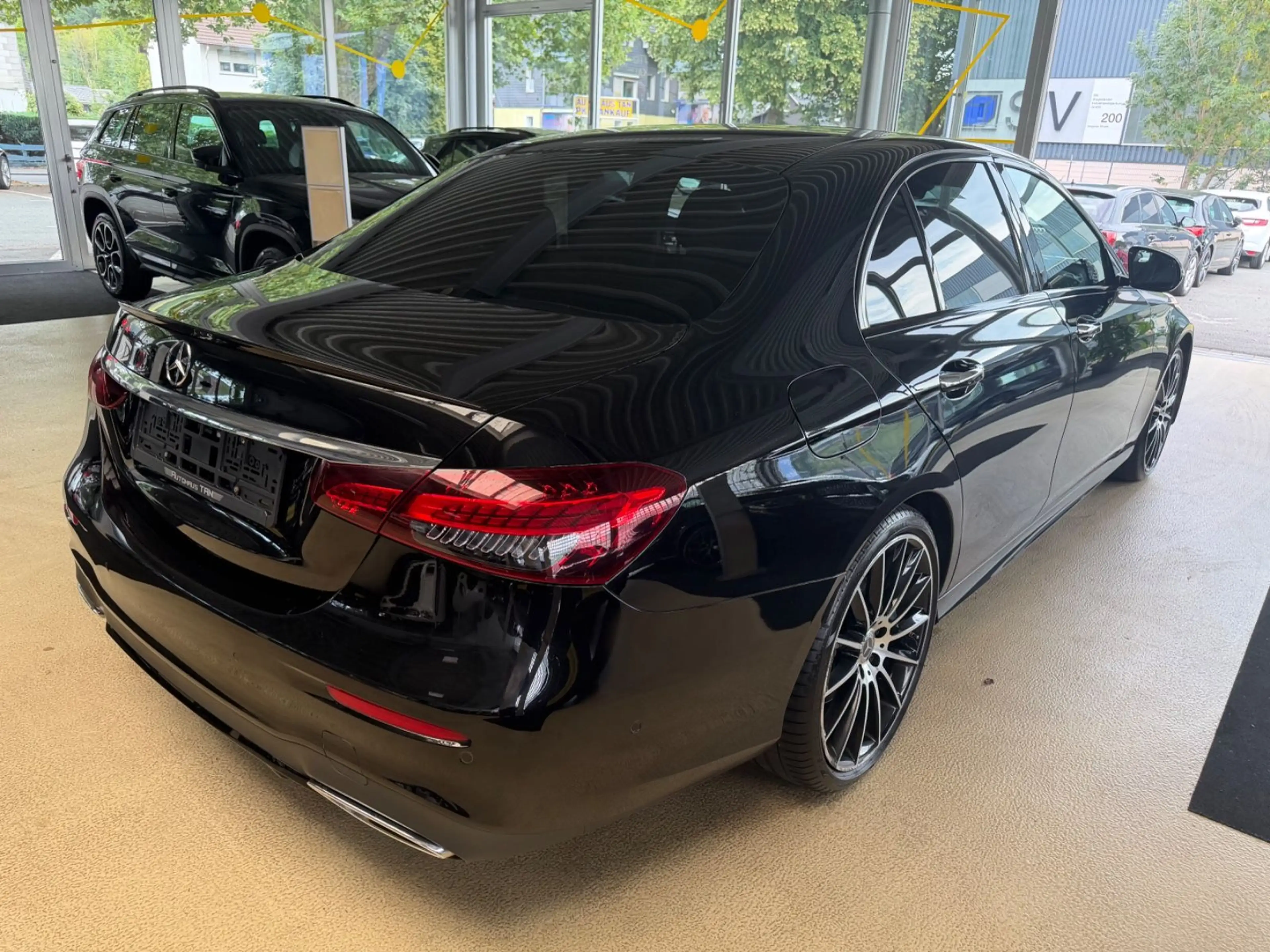 Mercedes-Benz E 400 4Matic*AMG-Line*Burmester — photo 5