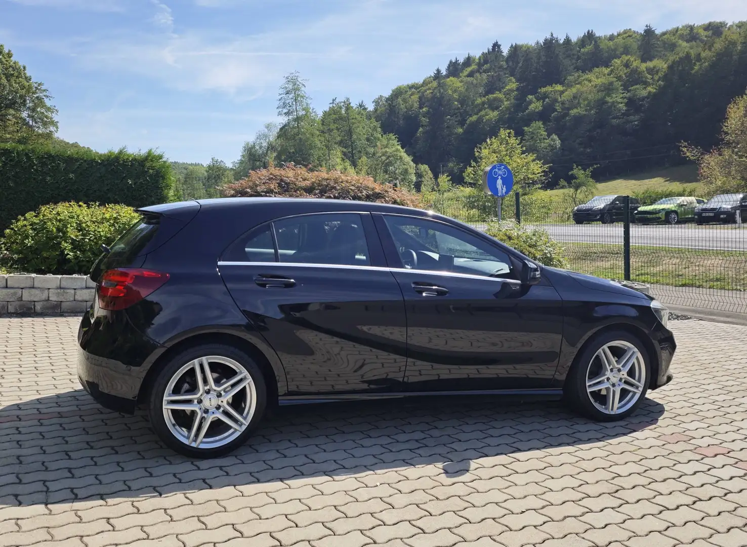 Mercedes-Benz A 180 CDI*Style*Navi*Bluetooth*18 Zoll* Schwarz - 2