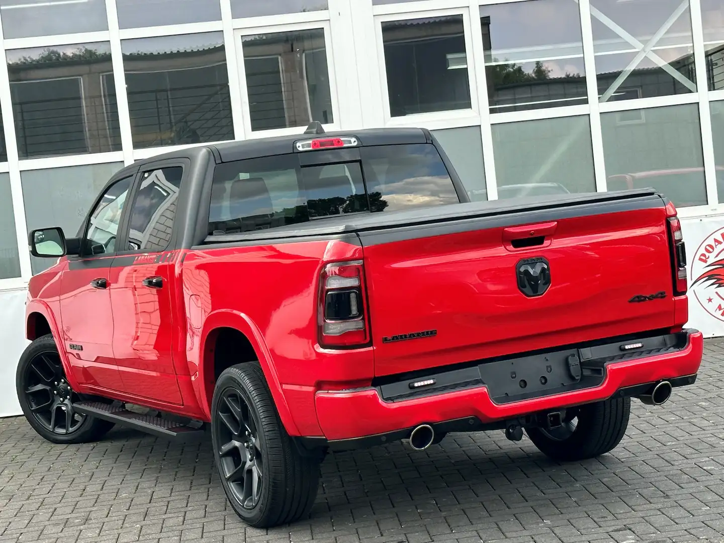 Dodge RAM 1500 Laramie 5,7L 4x4 12´Displ LED Pano 22´´ Rot - 2
