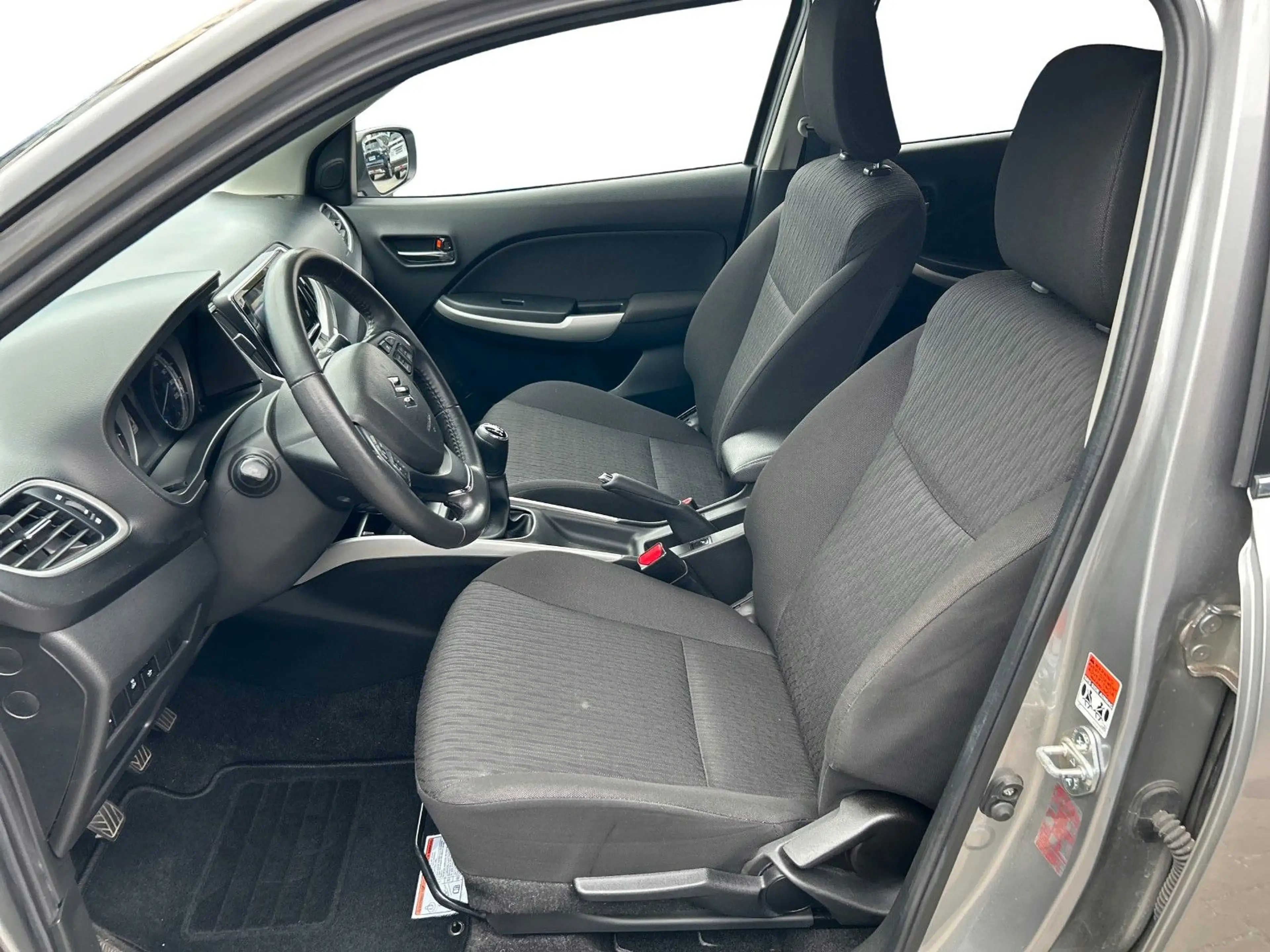 Suzuki Baleno 1.0 BOOSTERJET MT Comfort — photo 9
