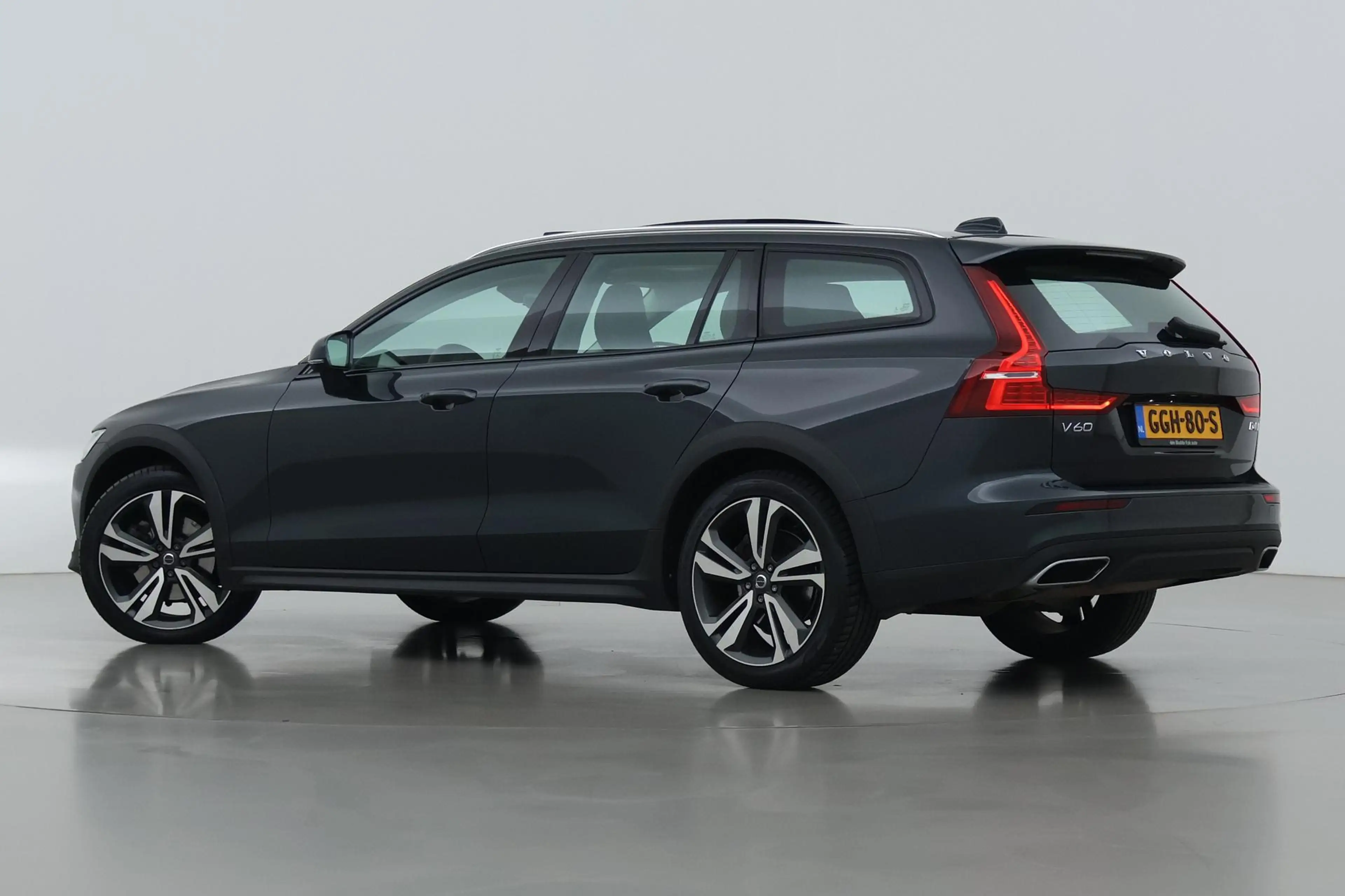 Volvo V60 Cross Country 2.0 D4 AWD Pro | Trekhaak | Panoramadak | Camera | — photo 2