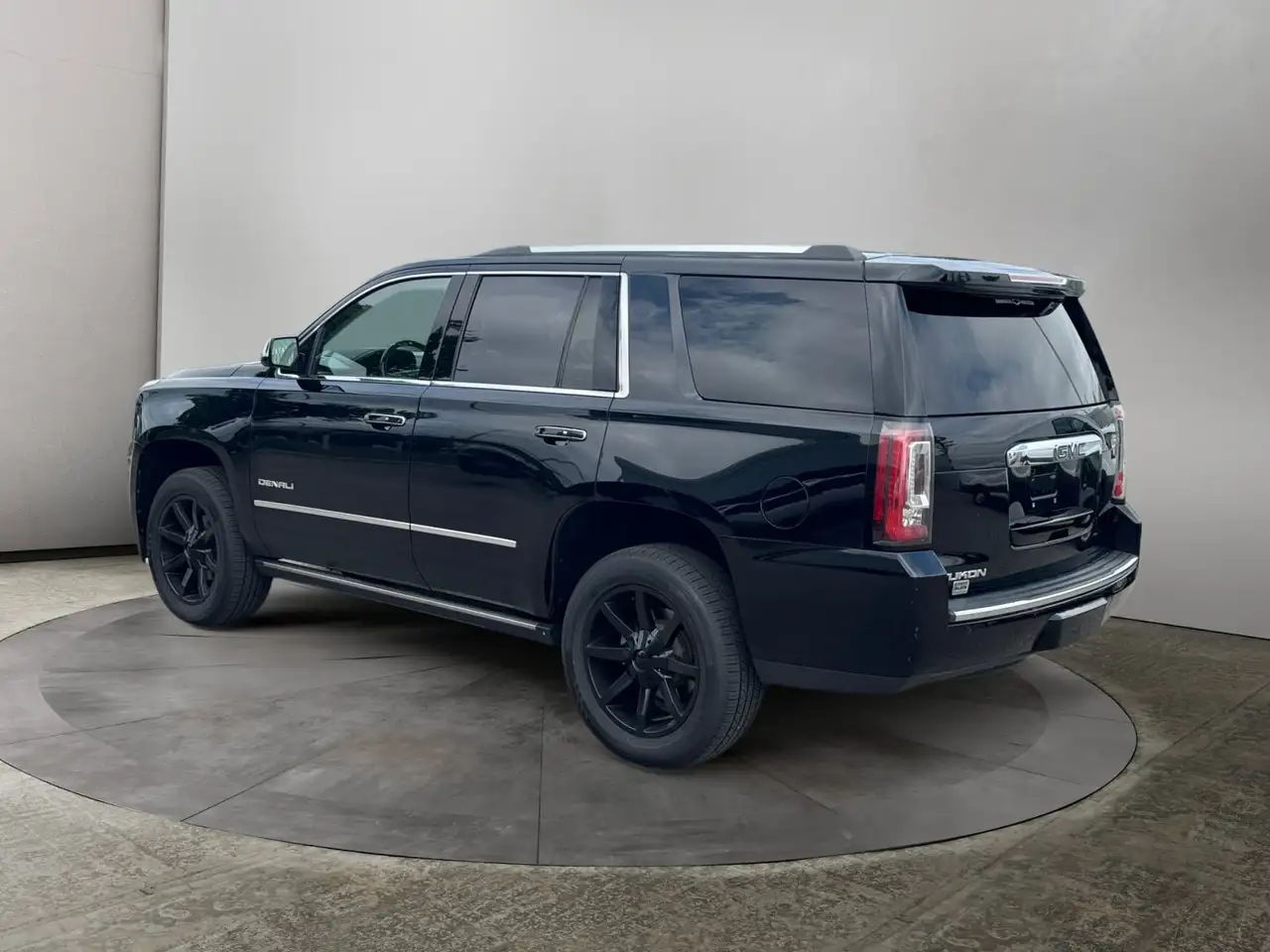 GMC Yukon снимка GMC Yukon