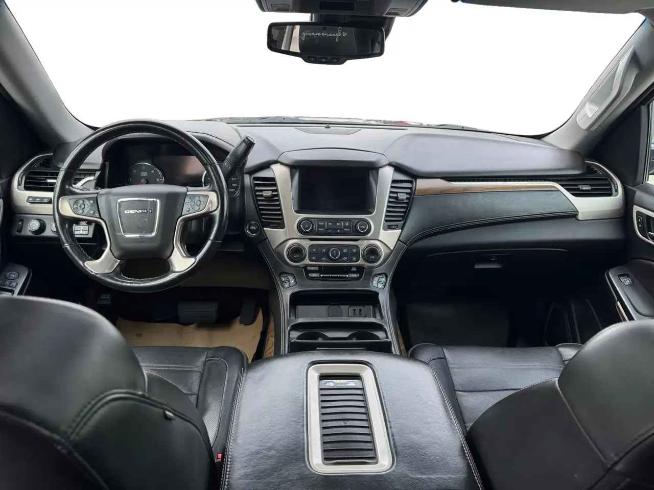 GMC Yukon снимка GMC Yukon