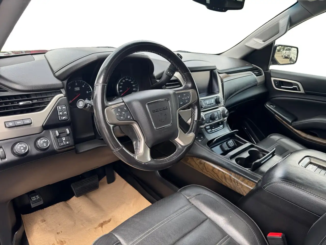 GMC Yukon снимка GMC Yukon