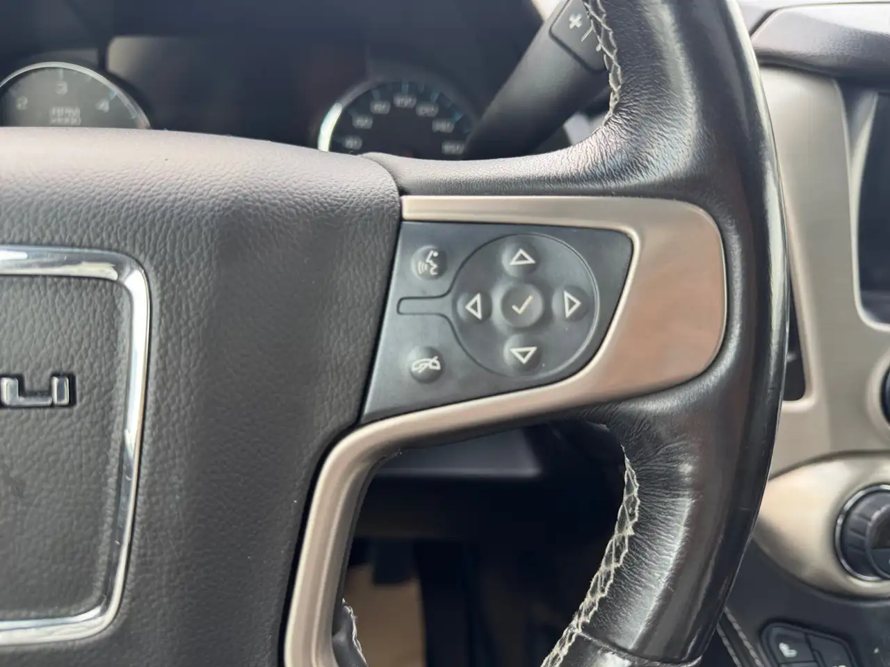 GMC Yukon снимка GMC Yukon