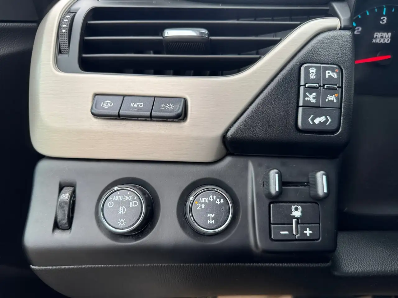 GMC Yukon снимка GMC Yukon