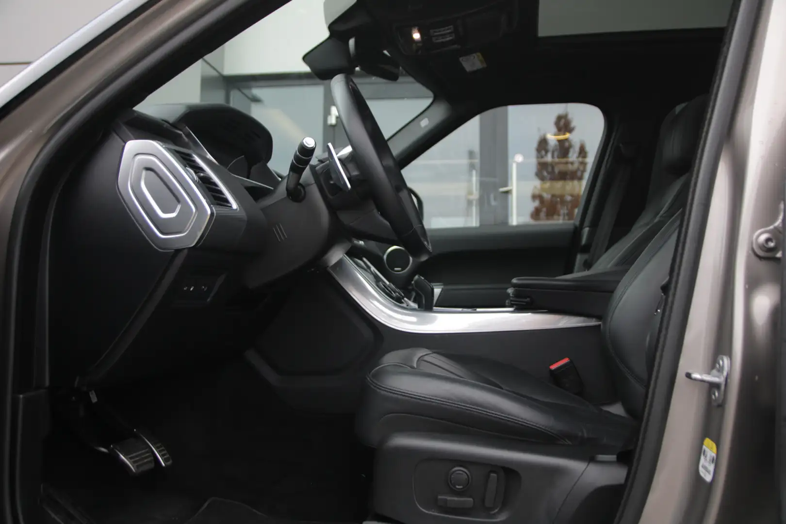 Land Rover Range Rover Sport P400e Limited Edition Bruin - 2