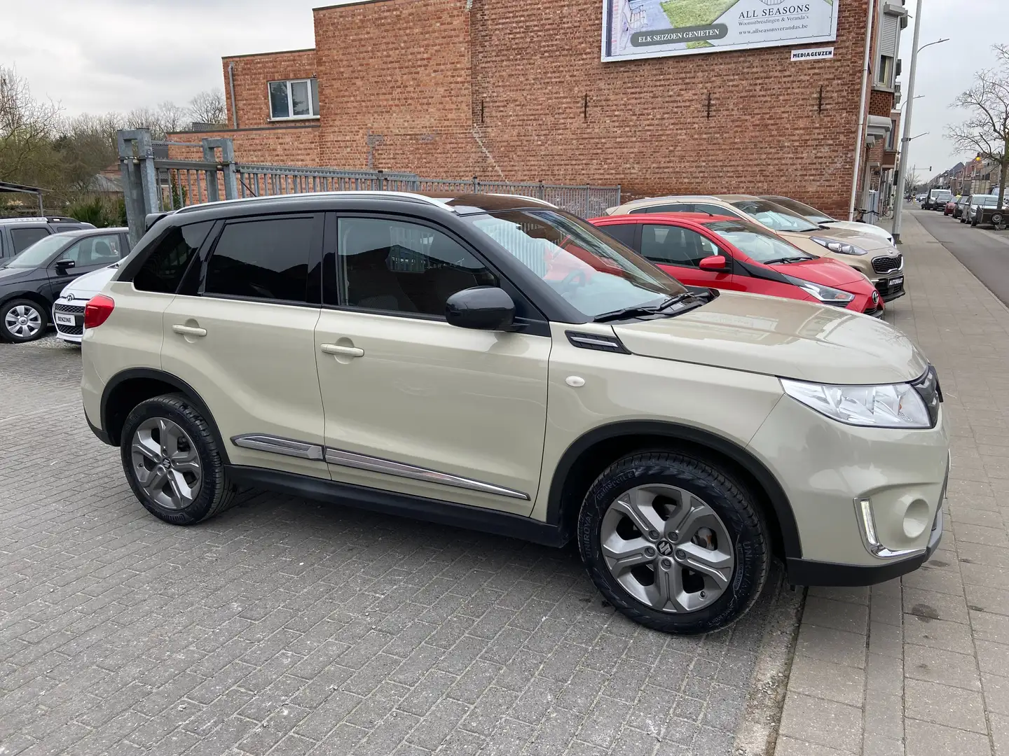 Suzuki Vitara 1.6i navi cruise alu camera apple carplay Beige - 2