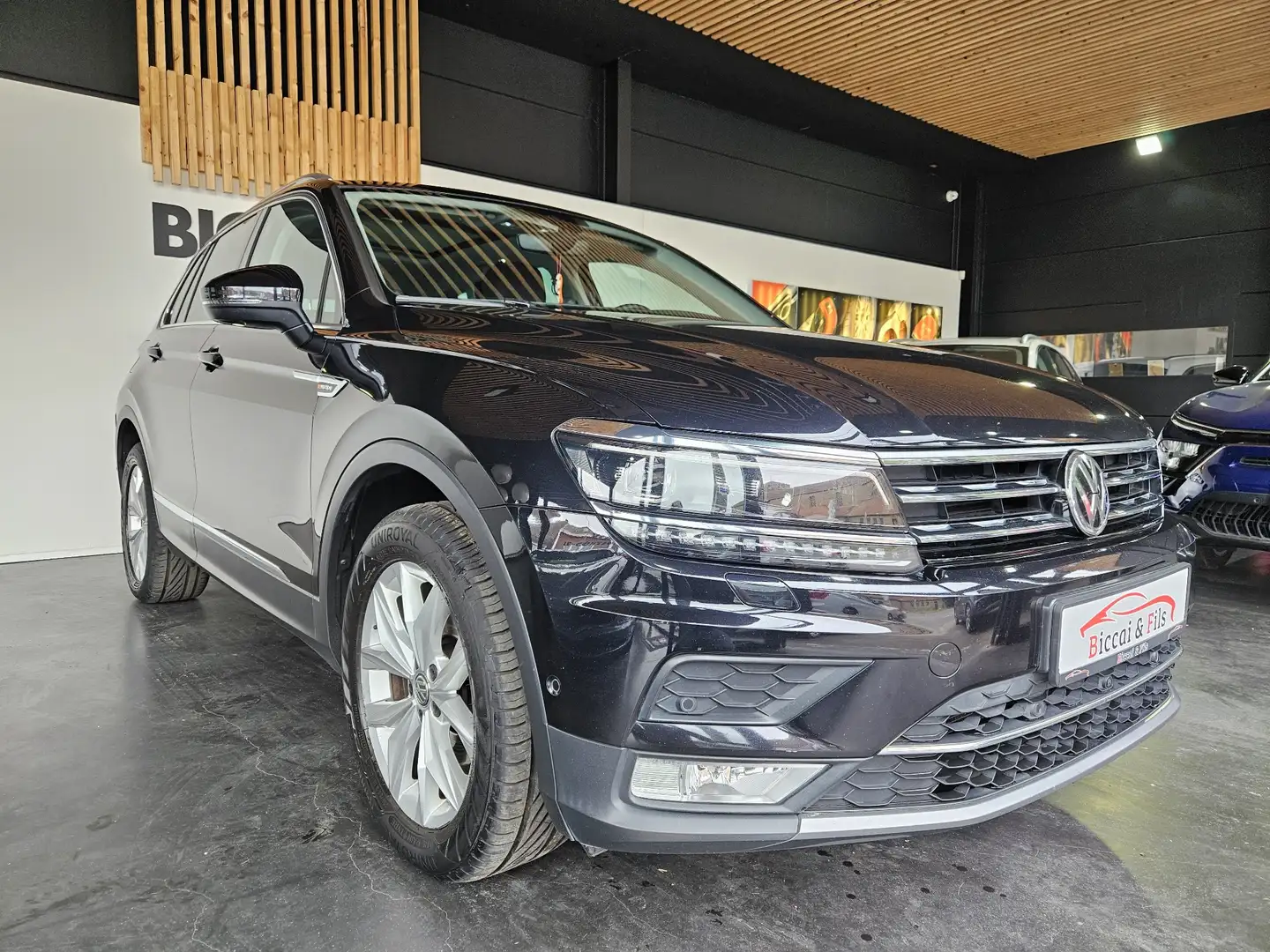 Volkswagen Tiguan 2.0 TDi SCR 4Motion Highline BMT DSG Noir - 2