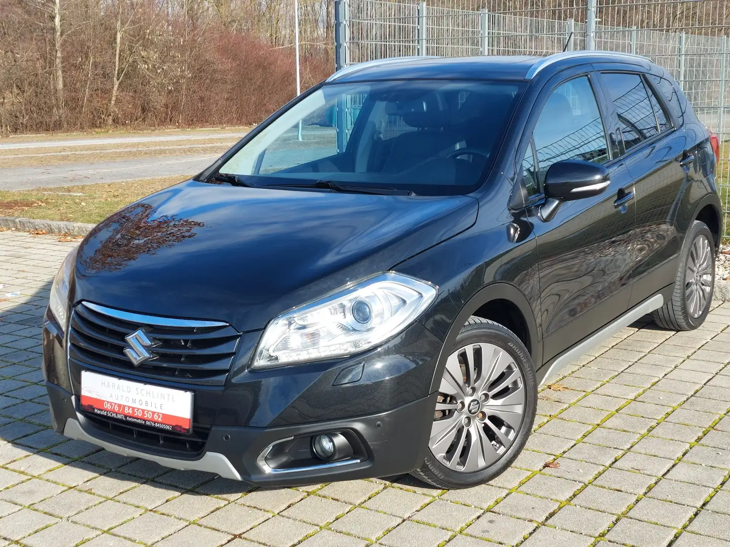 Suzuki SX4 S-Cross 1,6 Allgrip CVT flash **Vollausstattung** Schwarz - 2