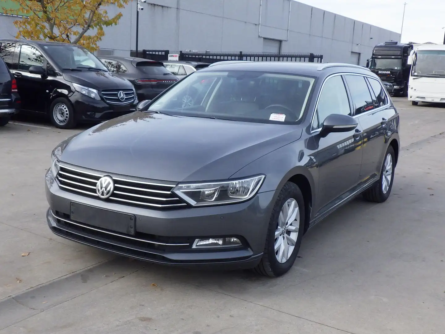 Volkswagen Passat (Stock ID 87841) Gris - 1