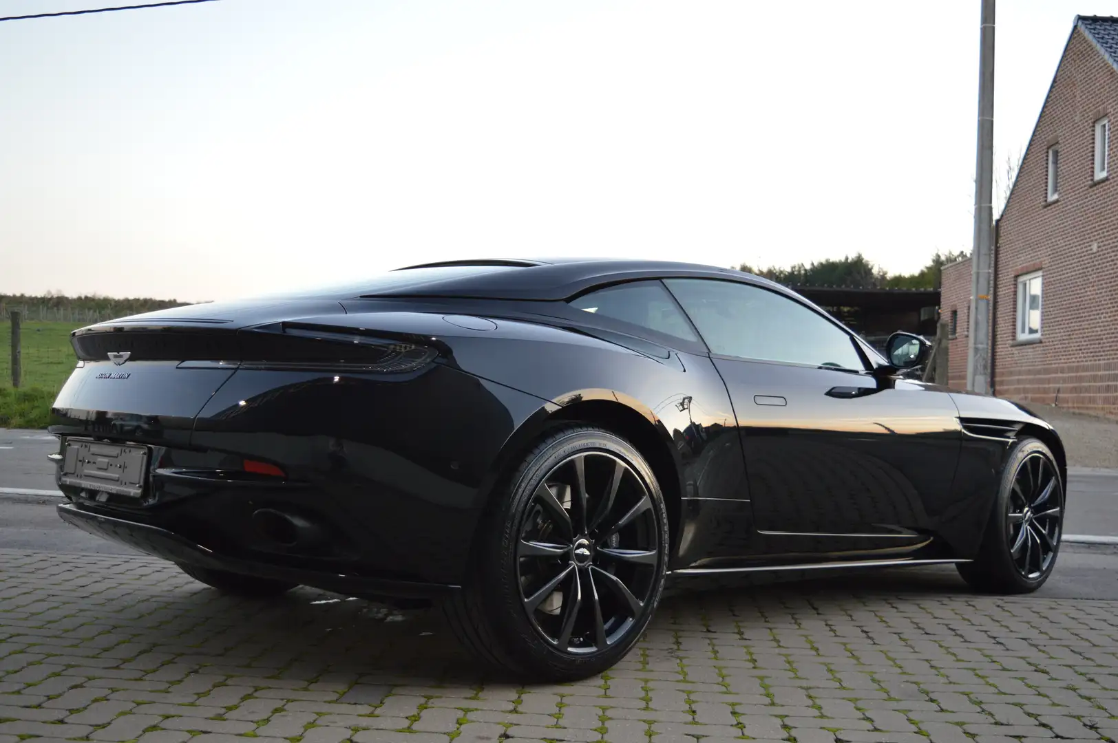Aston Martin DB11 4.0i V8 Coupé 1 HAND - 26.000 km Negro - 2