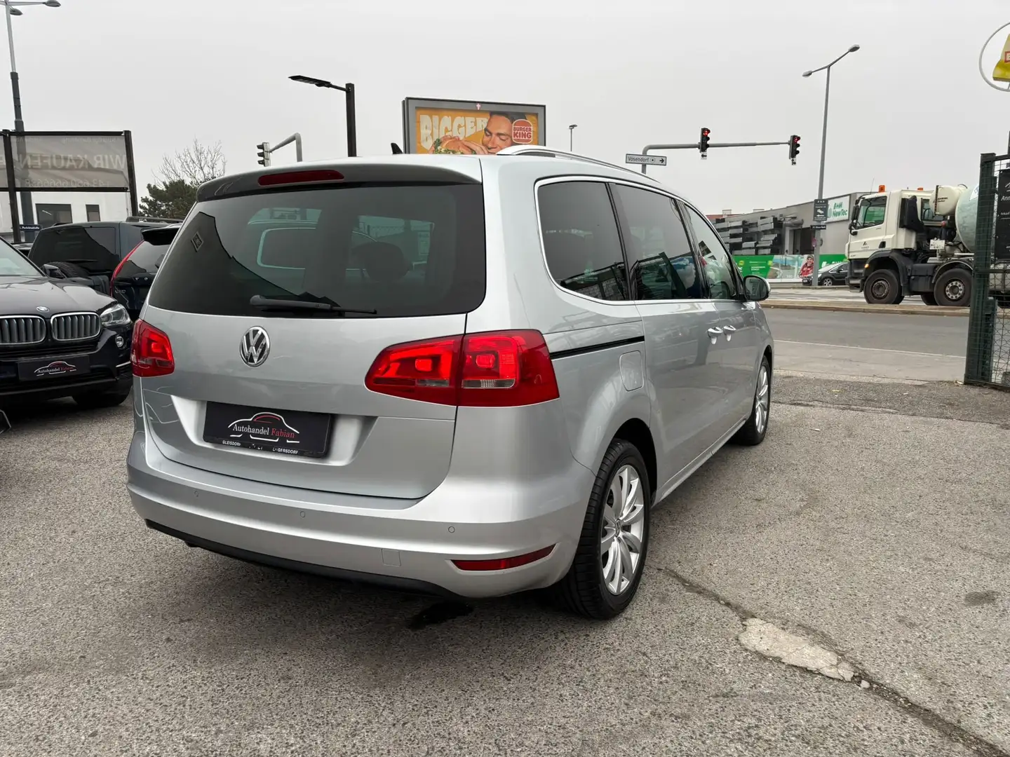 Volkswagen Sharan Sky 2,0 TDI 140PS Parkhilfe 3ZonenKlima Sitzheizng Argent - 2