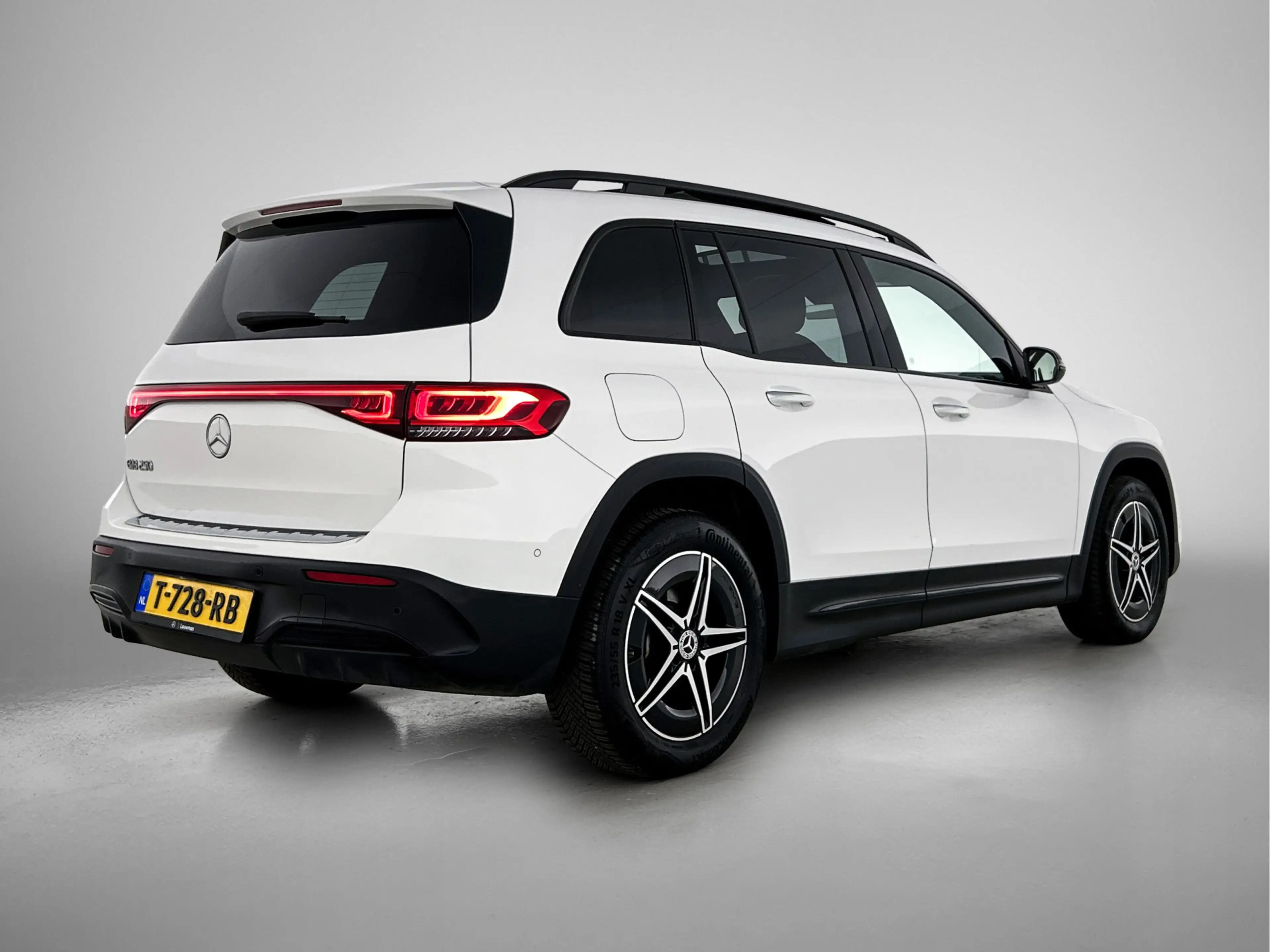 Mercedes-Benz EQB 250 AMG Line 7p. 67 kWh lichtmetalen velgen |Panoramad — photo 2