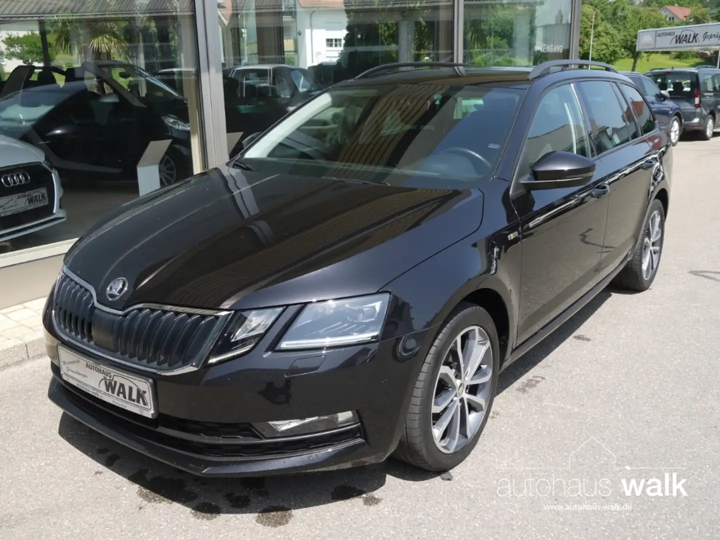Skoda Octavia Combi 2,0 TDI Soleil NAVI LED GRA Schwarz - 2
