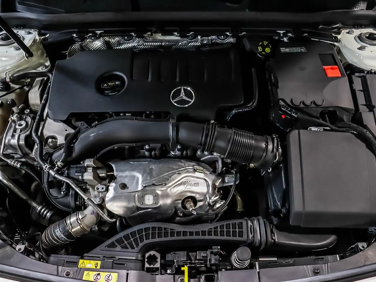 Mercedes-Benz CLA снимка Mercedes-Benz CLA