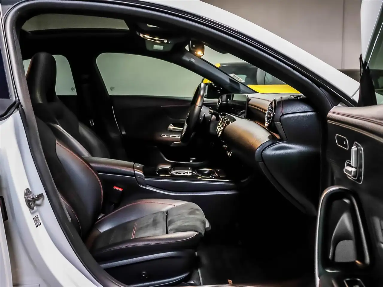 Mercedes-Benz CLA снимка Mercedes-Benz CLA