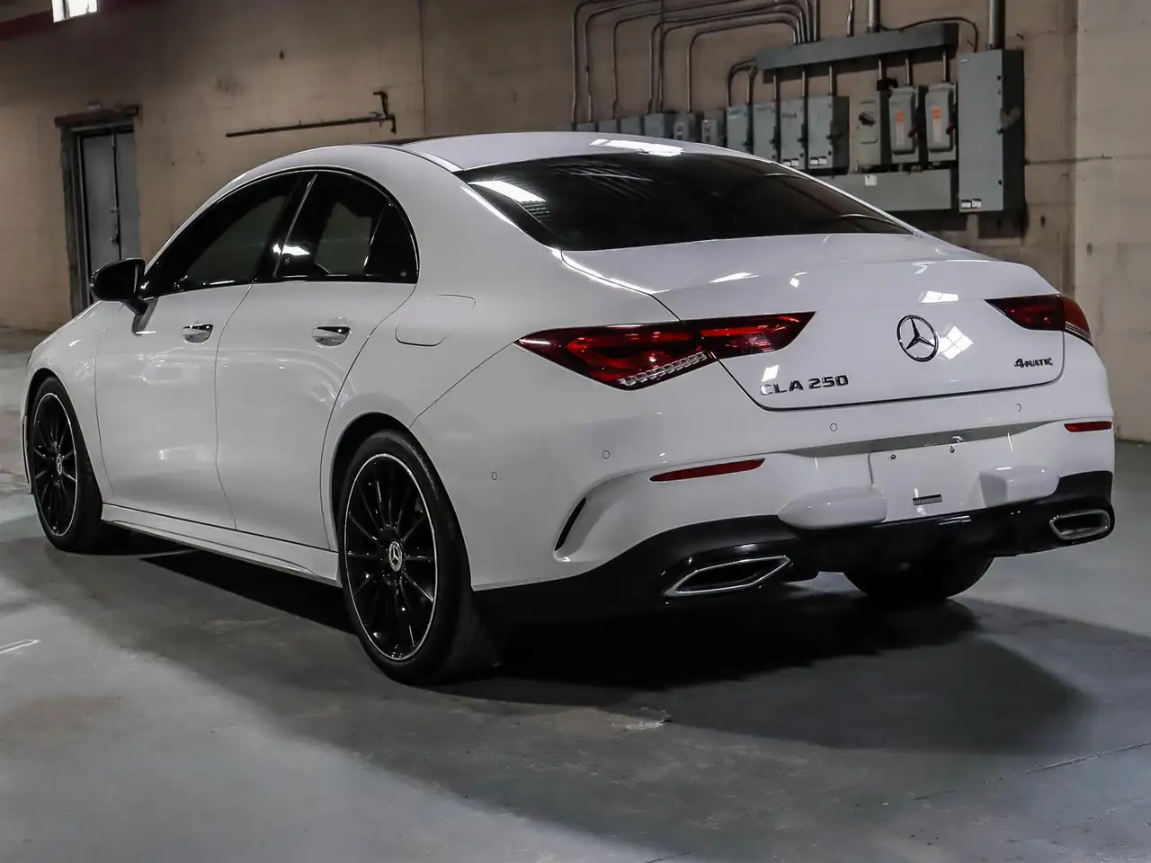 Mercedes-Benz CLA снимка Mercedes-Benz CLA