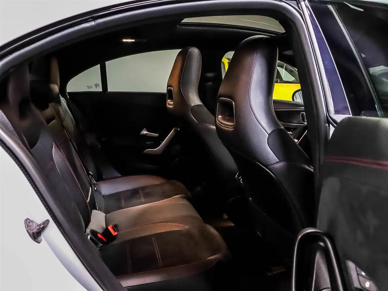 Mercedes-Benz CLA снимка Mercedes-Benz CLA