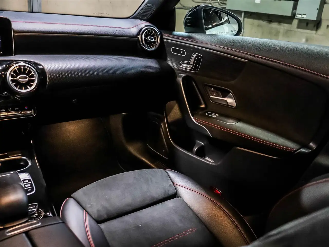 Mercedes-Benz CLA снимка Mercedes-Benz CLA