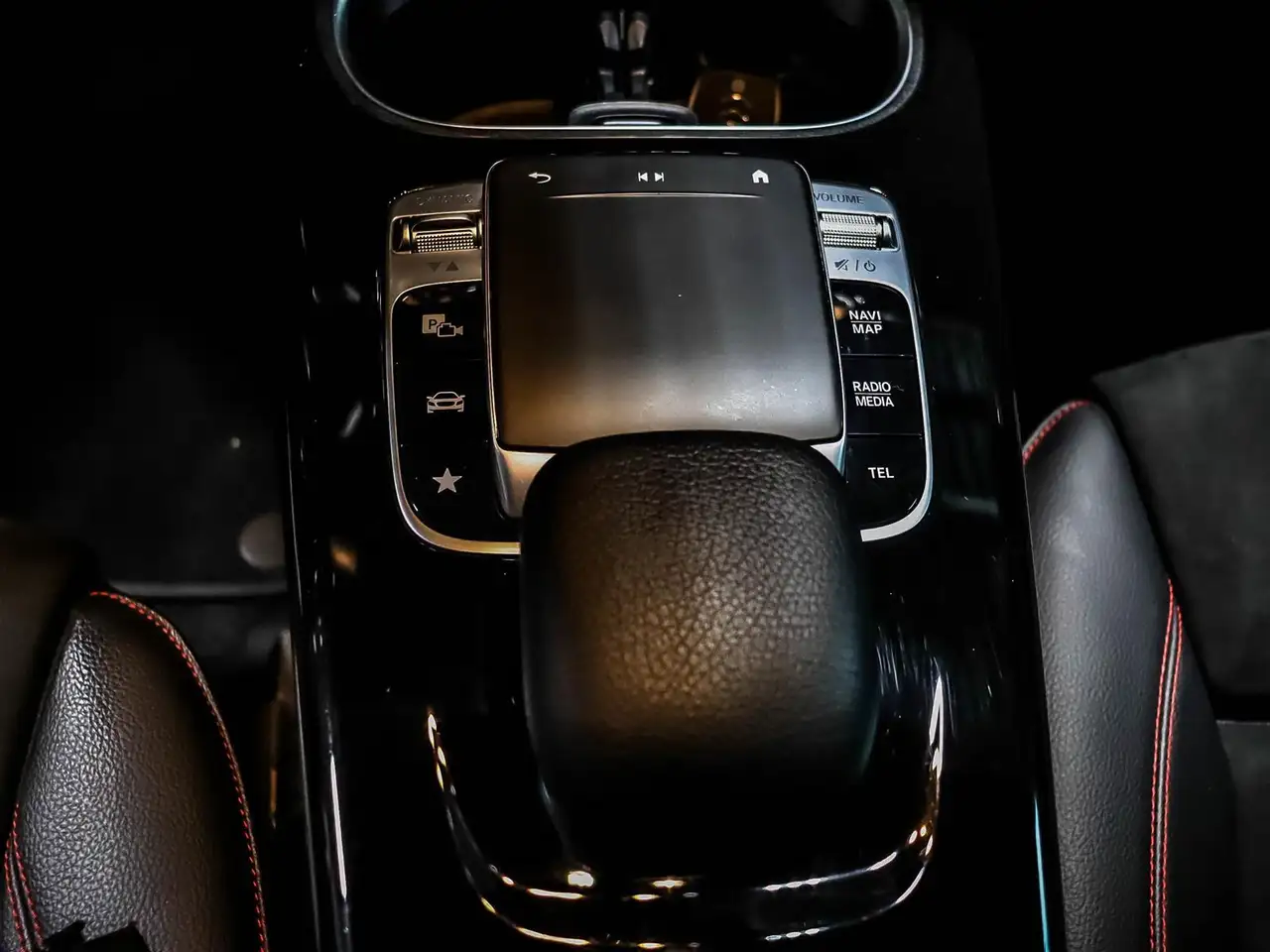 Mercedes-Benz CLA снимка Mercedes-Benz CLA