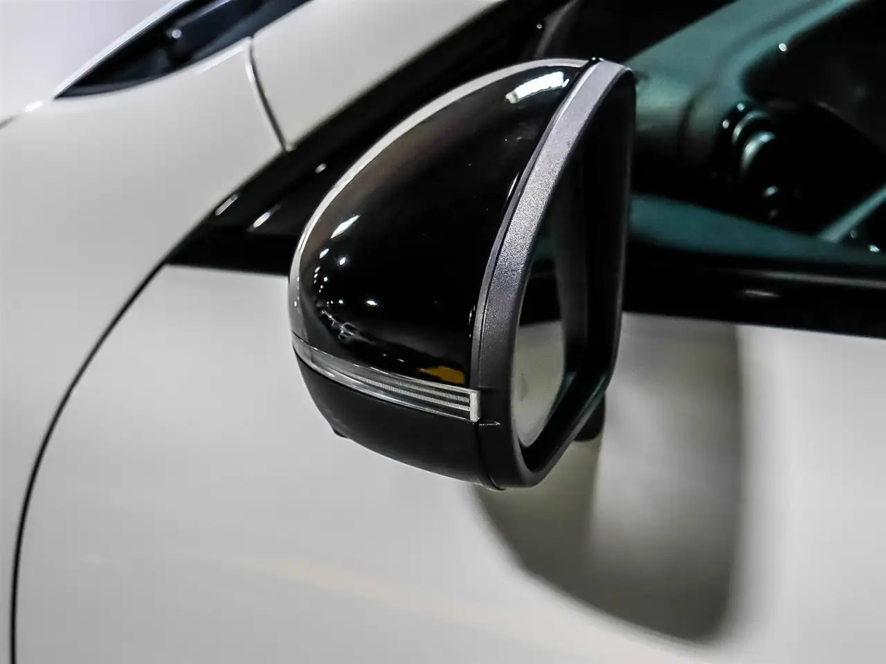Mercedes-Benz CLA снимка Mercedes-Benz CLA