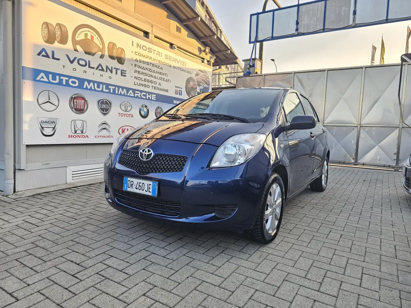 Toyota Yaris 1.0 5 porte Blu/Azzurro - 2