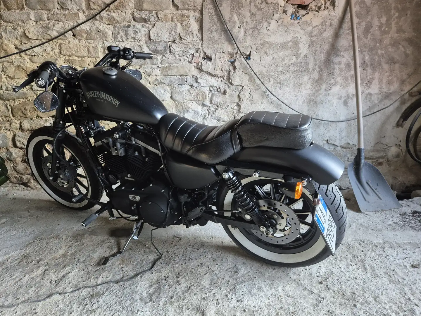 Harley-Davidson Iron 883 Černá - 1