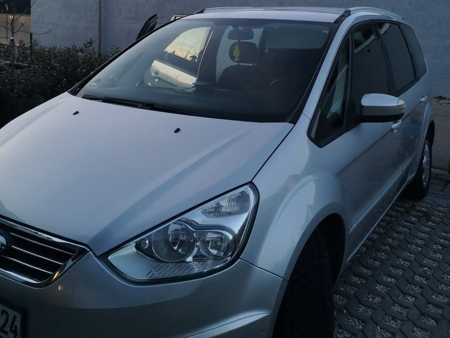 Ford Galaxy Galaxy 2.0 TDCi DPF Trend Silber - 2