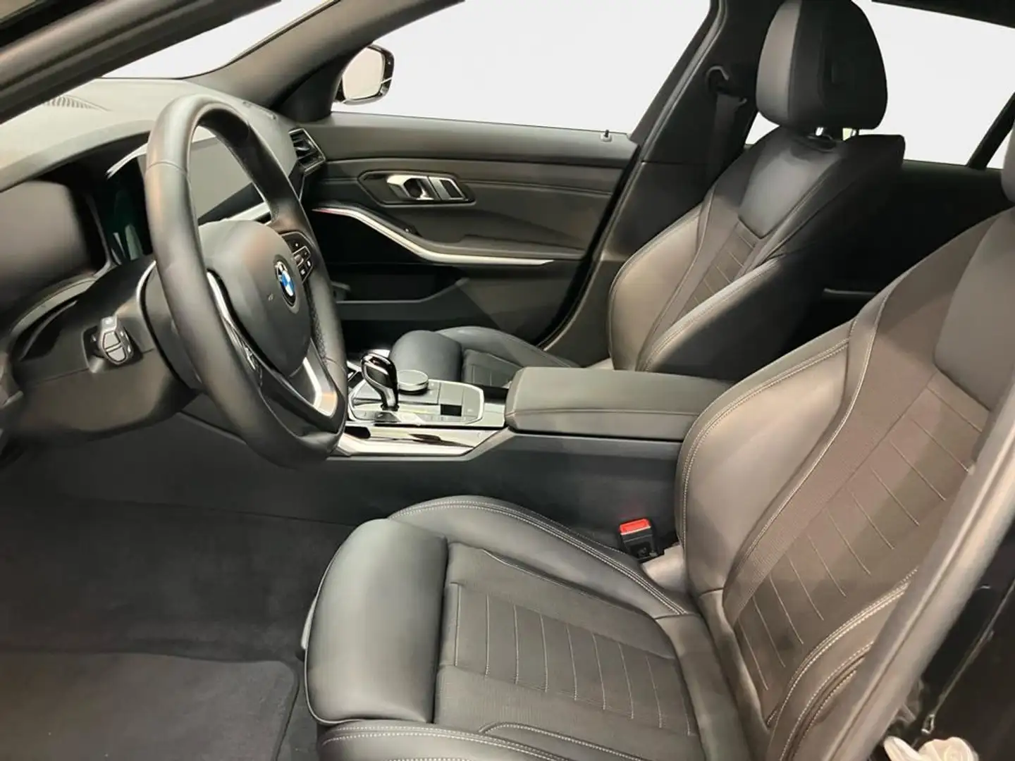 BMW 320 Sport Line Schwarz - 1