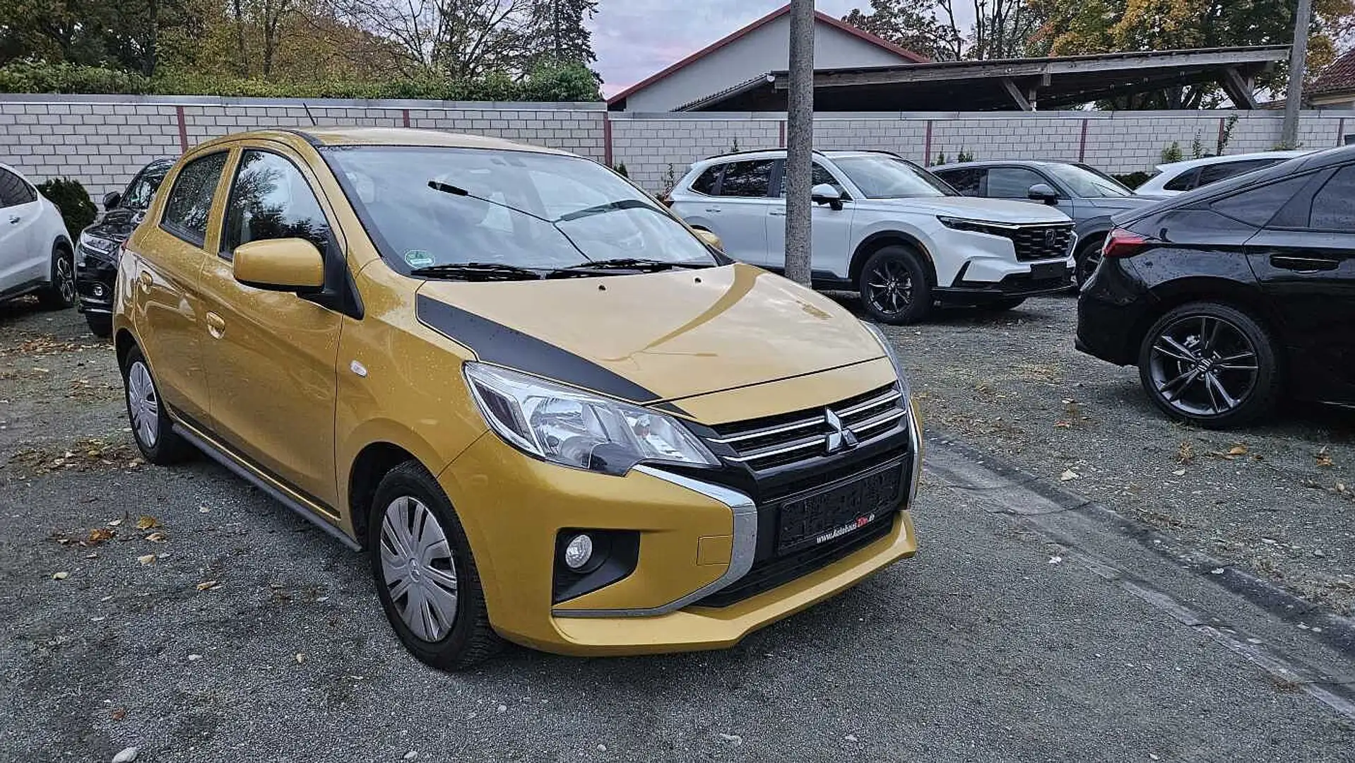 Mitsubishi Space Star 1.2 Select Jaune - 1