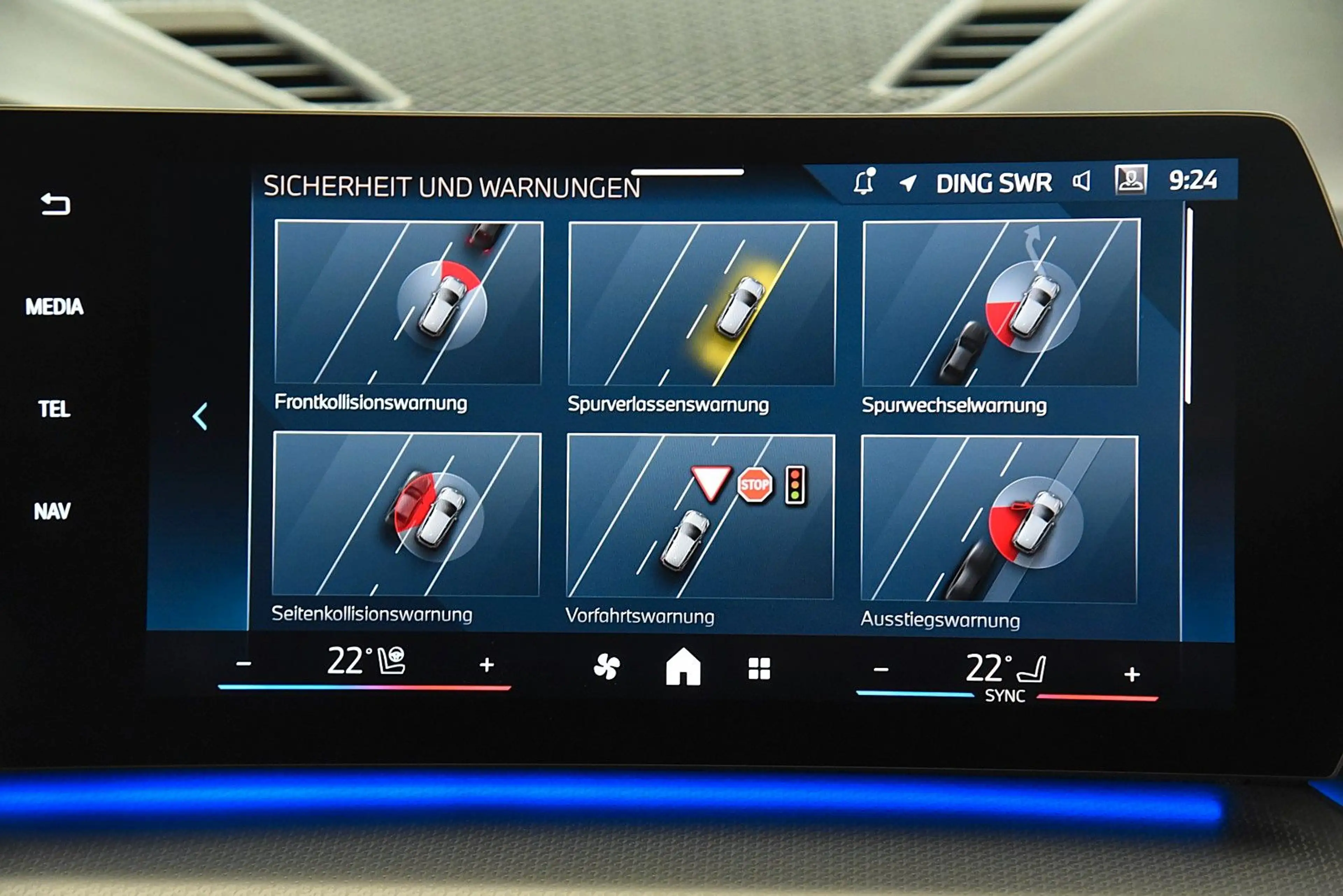 BMW X1 xDrive23d M Sport AHK DrivAssPro HiFi Head-Up — photo 15