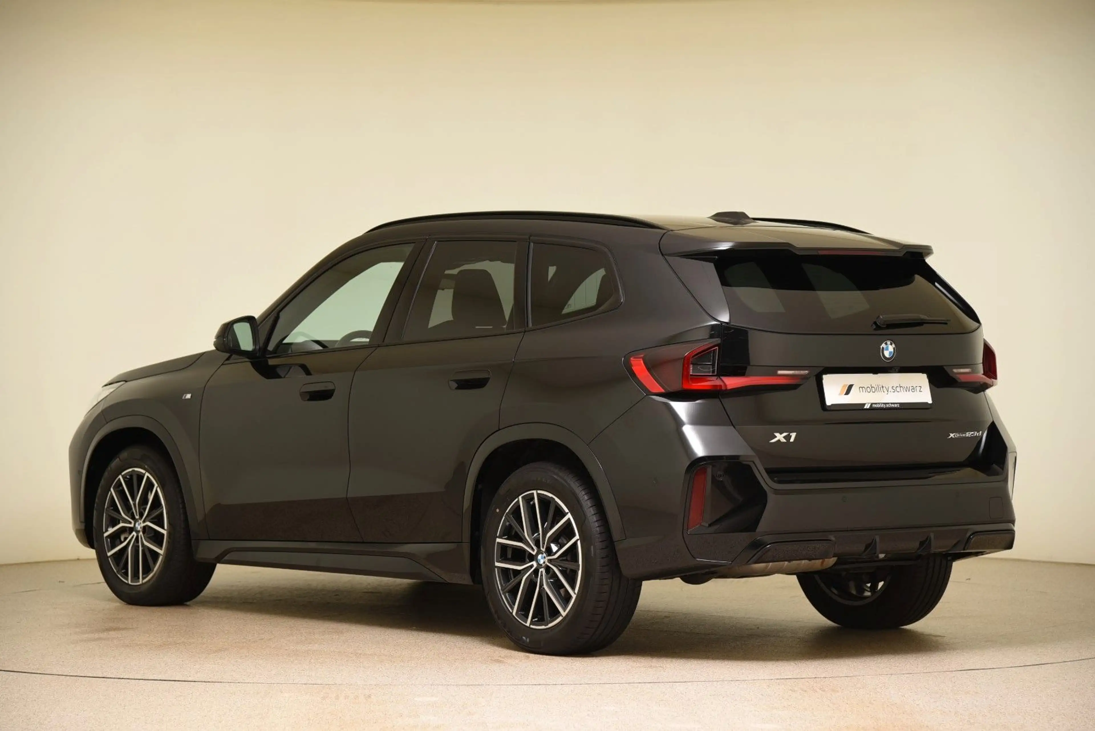 BMW X1 xDrive23d M Sport AHK DrivAssPro HiFi Head-Up — photo 2