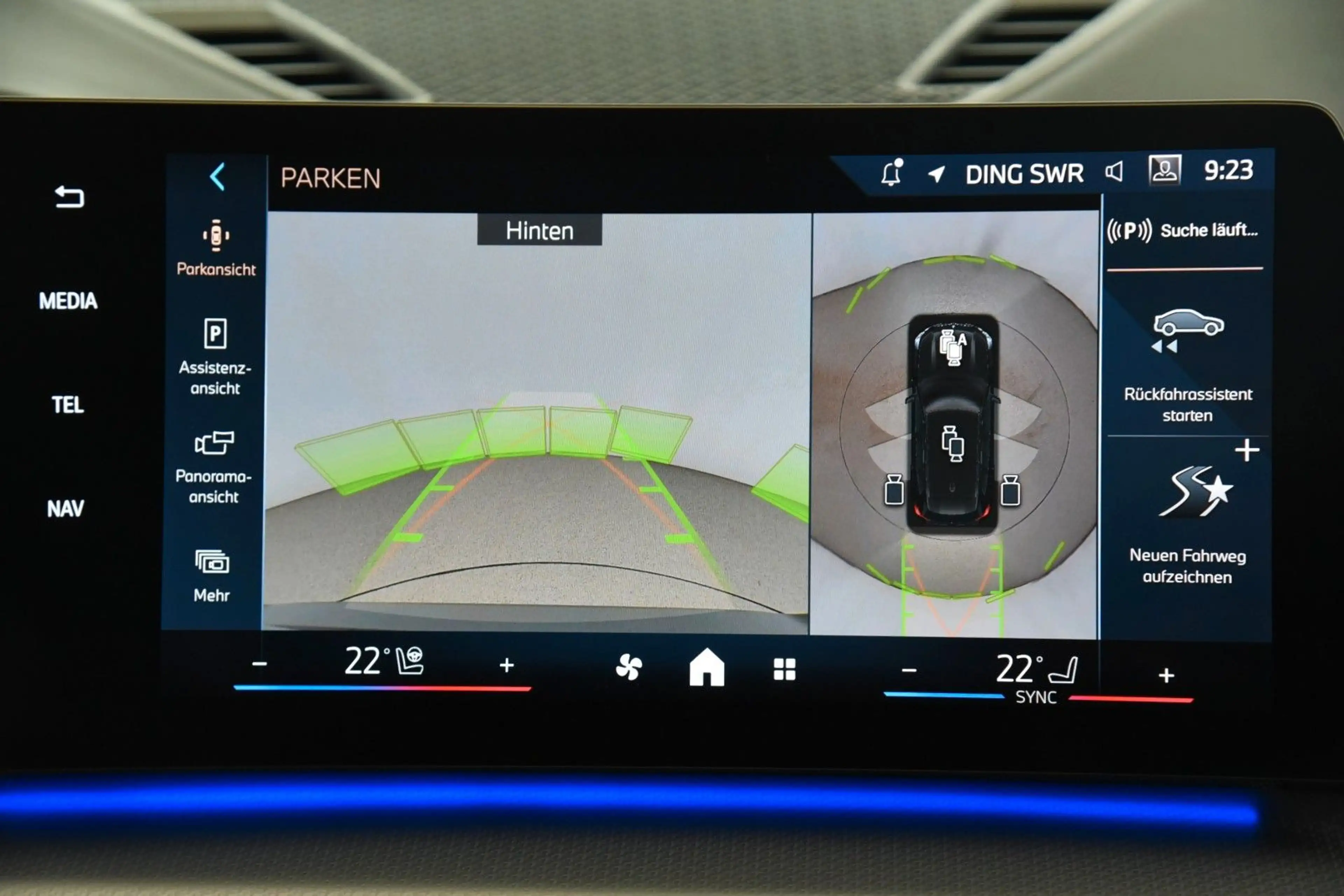 BMW X1 xDrive23d M Sport AHK DrivAssPro HiFi Head-Up — photo 14