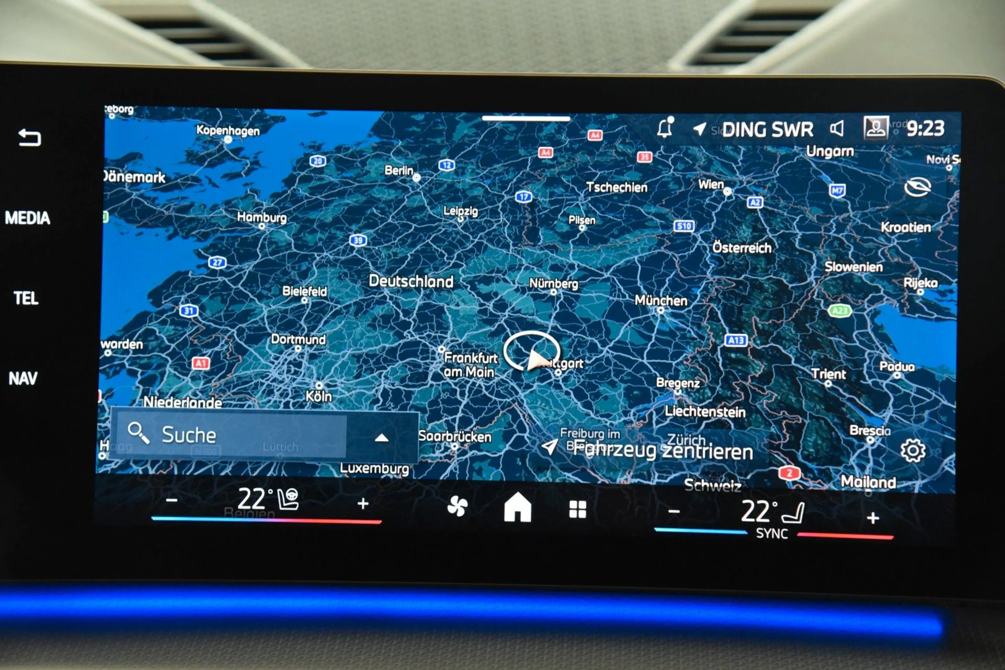 BMW X1 xDrive23d M Sport AHK DrivAssPro HiFi Head-Up — photo 13