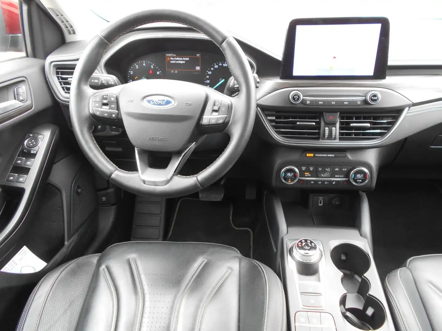 Ford Focus 1.5 Turnier Vignale NAVI/LEDER/LED/PANORAM Rot - 2