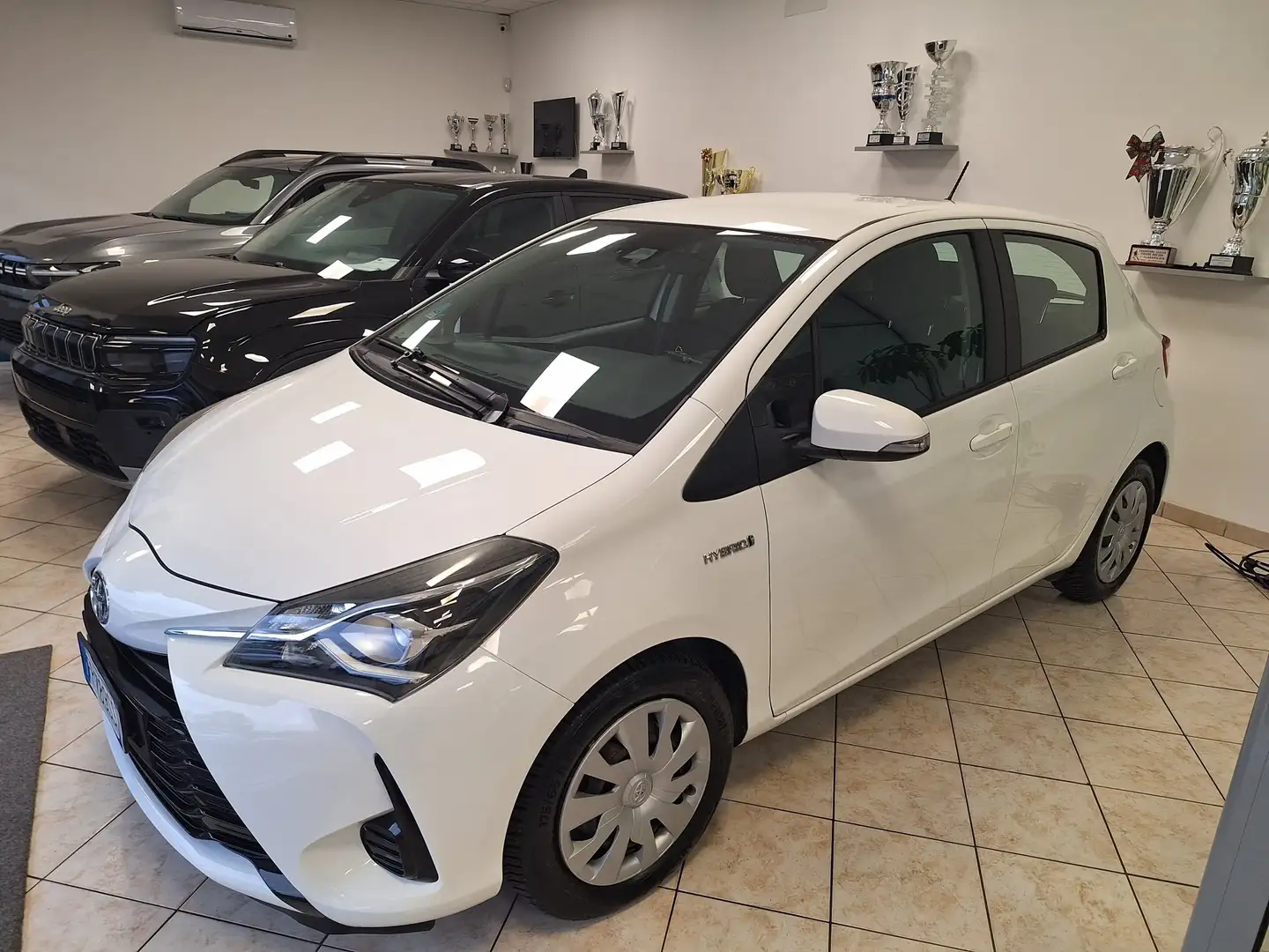 Toyota Yaris 5p 1.5h Cool Bianco - 2