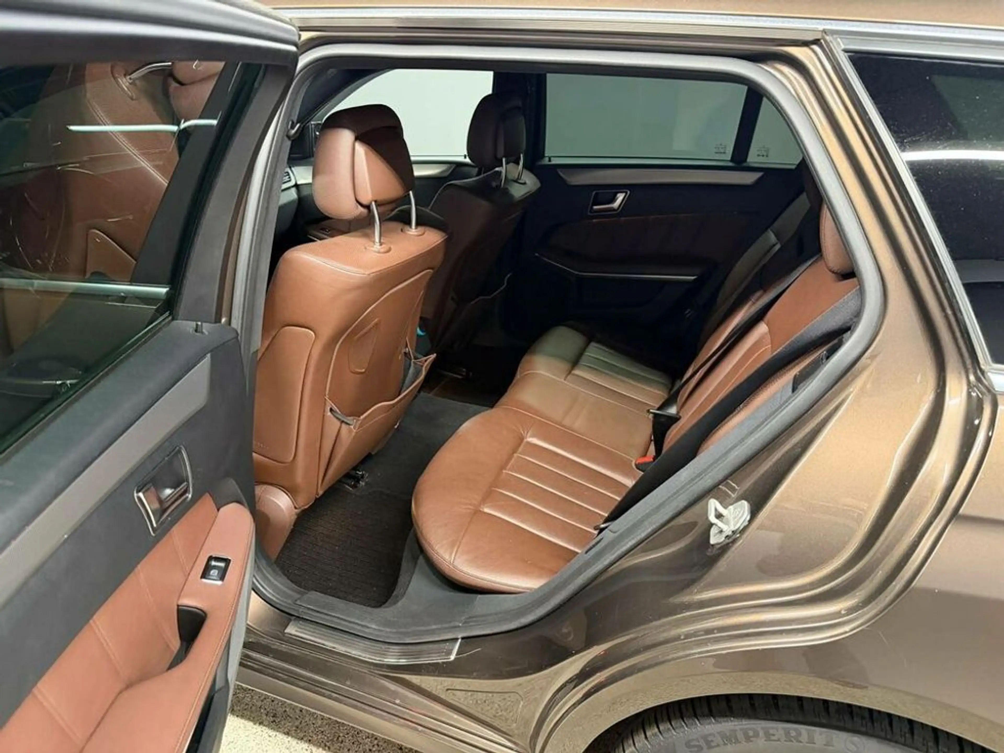 Mercedes-Benz E 250 CDI 4Matic (212.282) — photo 12