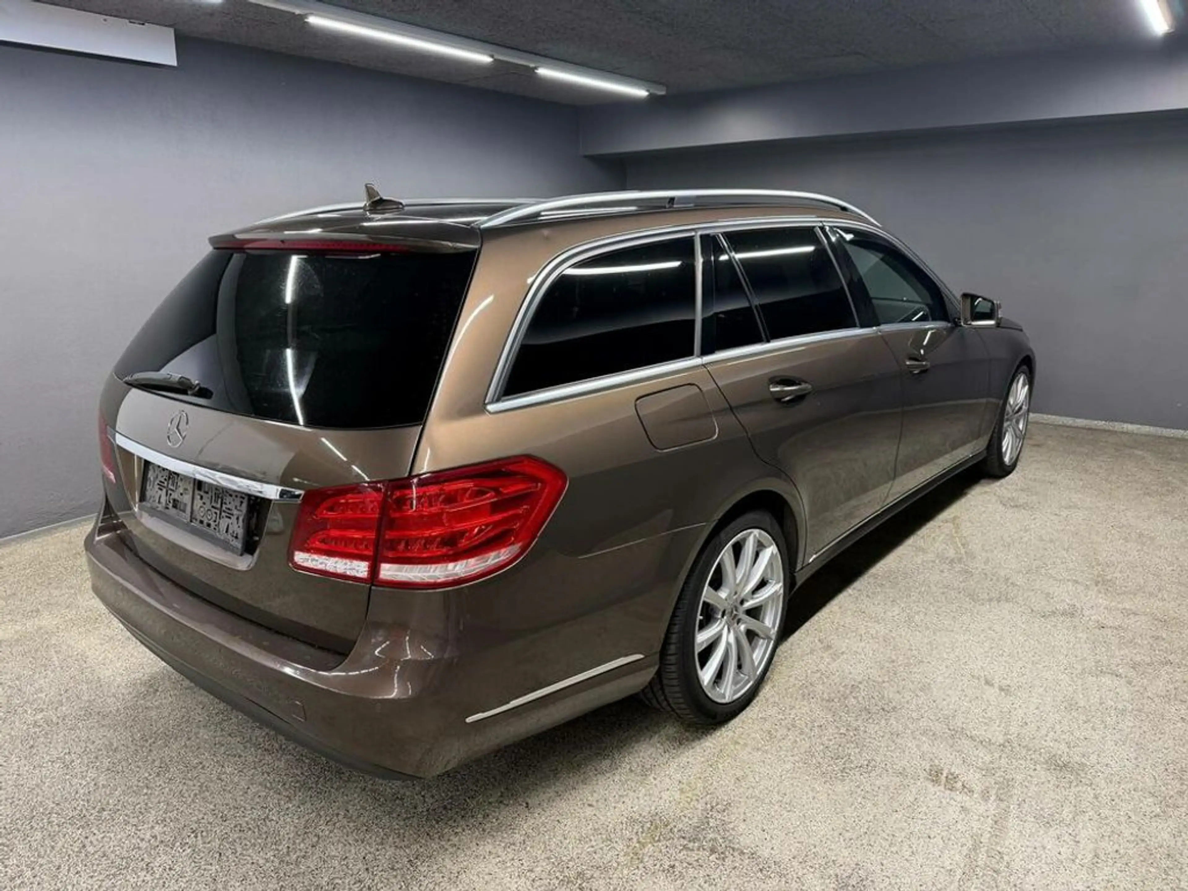 Mercedes-Benz E 250 CDI 4Matic (212.282) — photo 8
