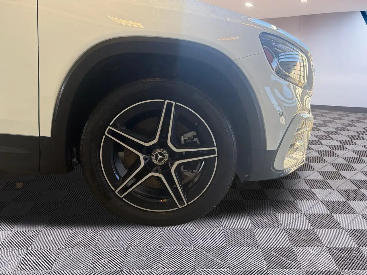 Mercedes-Benz GLB снимка Mercedes-Benz GLB