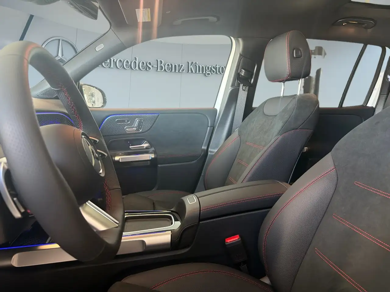 Mercedes-Benz GLB снимка Mercedes-Benz GLB