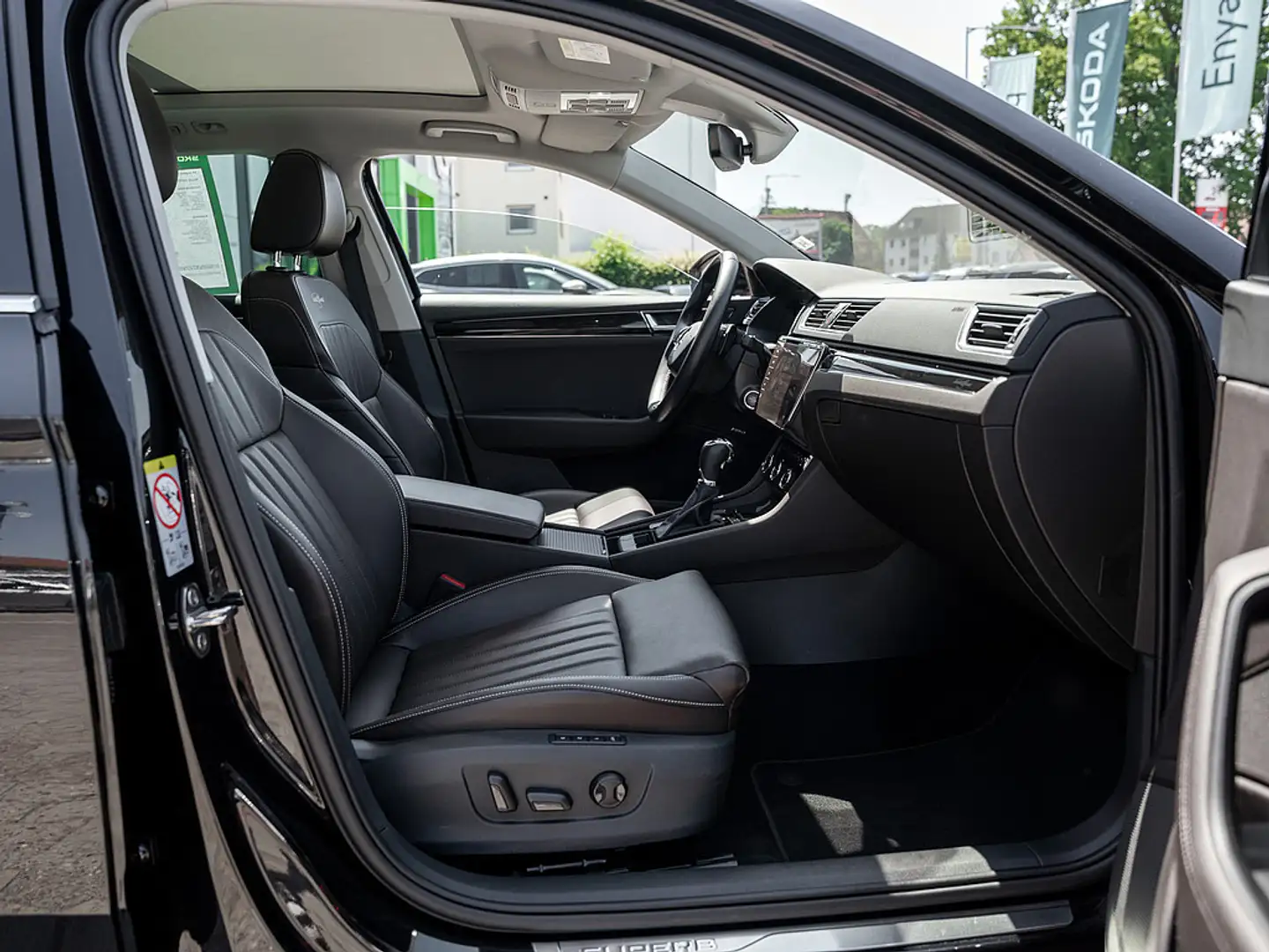 Skoda Superb Combi 2.0 TDI L&K AHK ACC Navi Klima A Noir - 2