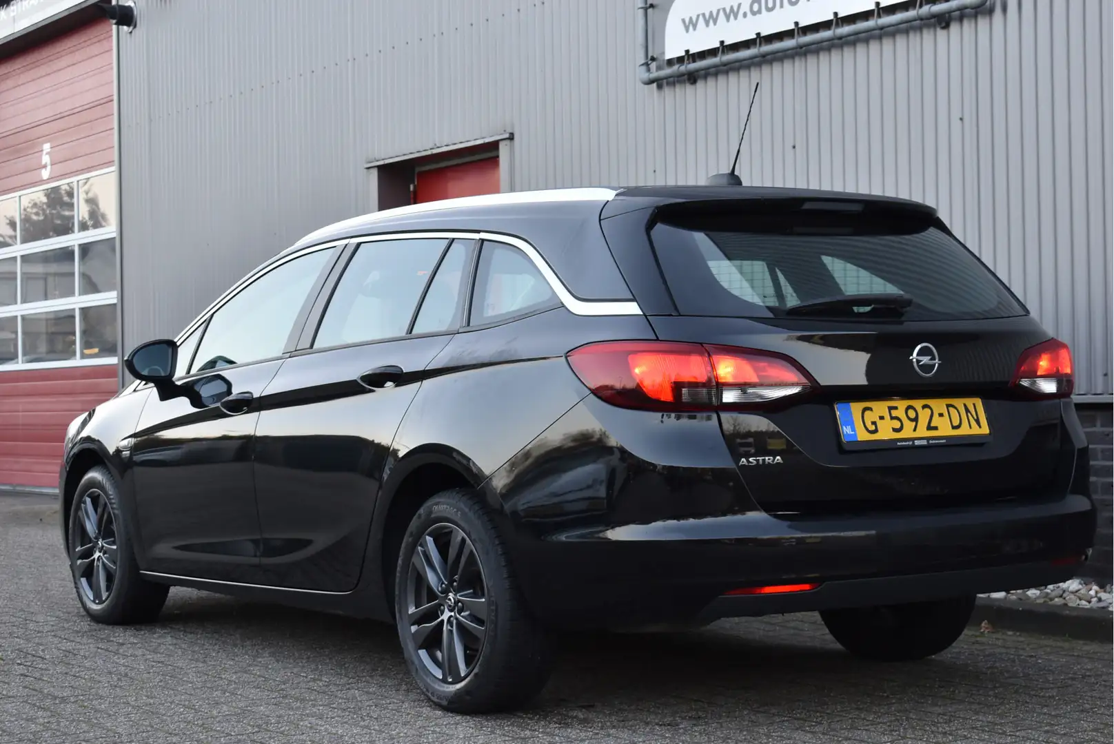 Opel Astra Sports Tourer 1.0 Turbo 120 Jaar Edition Carplay, Zwart - 2