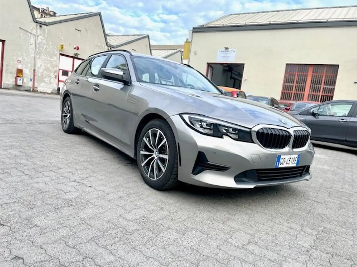 BMW 318 318d Tour. mhev 48V Luxury Splendida Leggere!!!!! Grau - 2