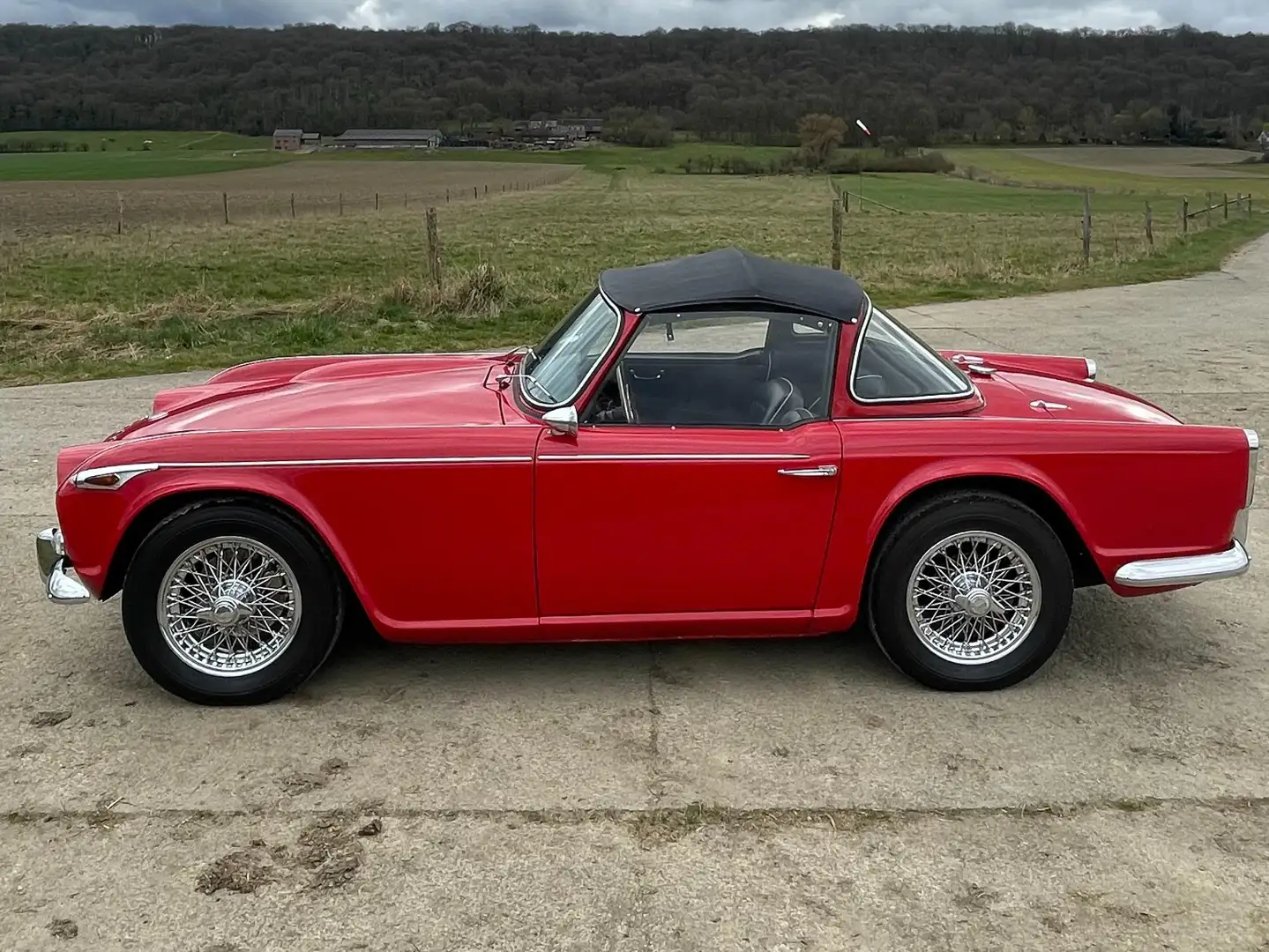 Triumph TR4 TR4A-IRS Rouge - 1