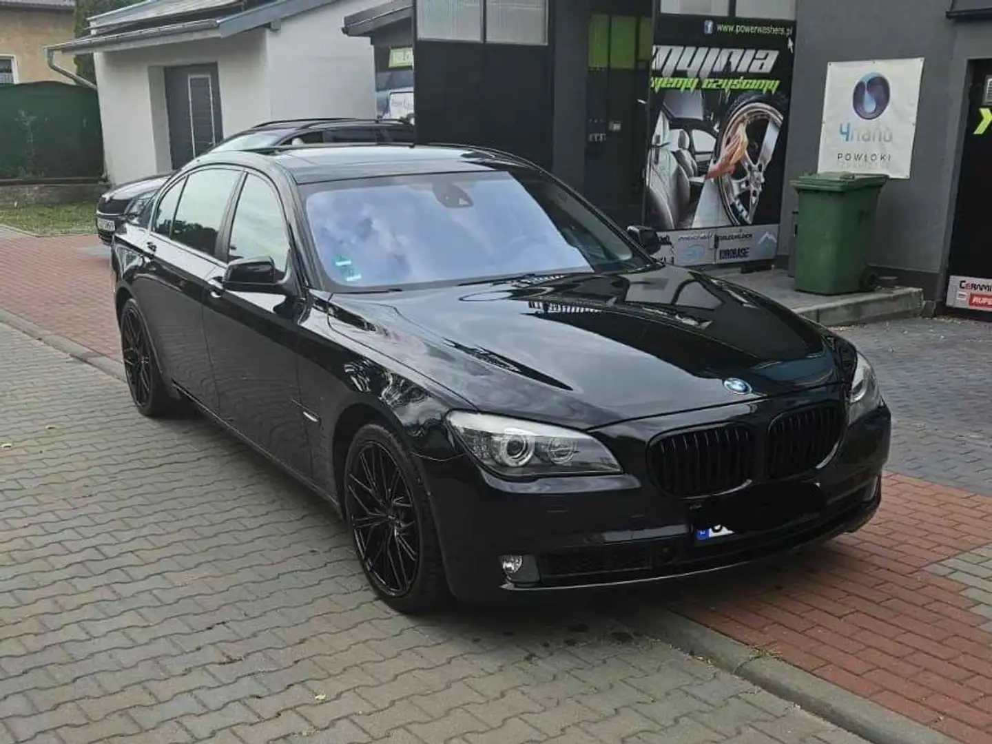 BMW 750 750Li Schwarz - 1