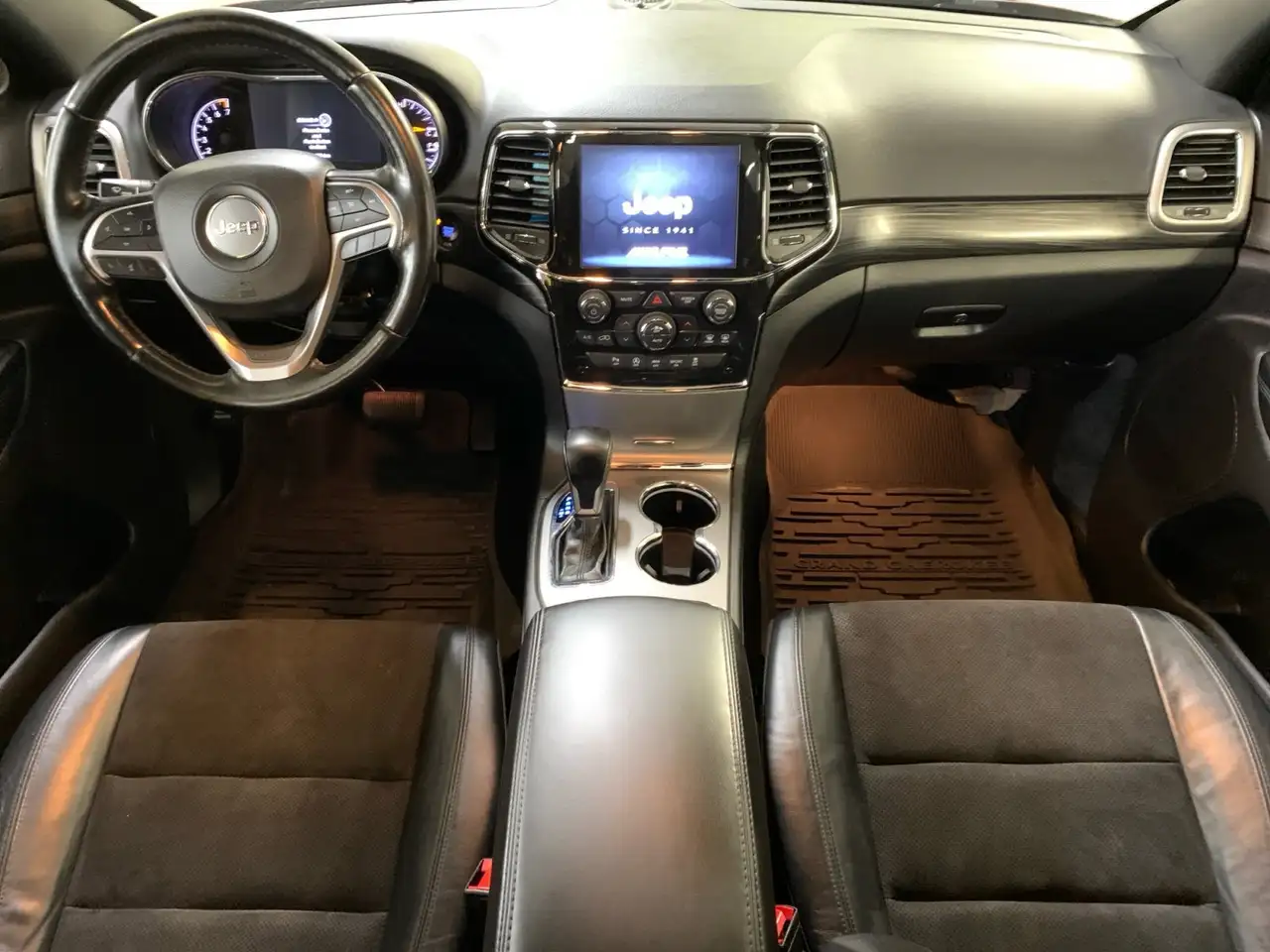 Jeep Grand Cherokee снимка Jeep Grand Cherokee