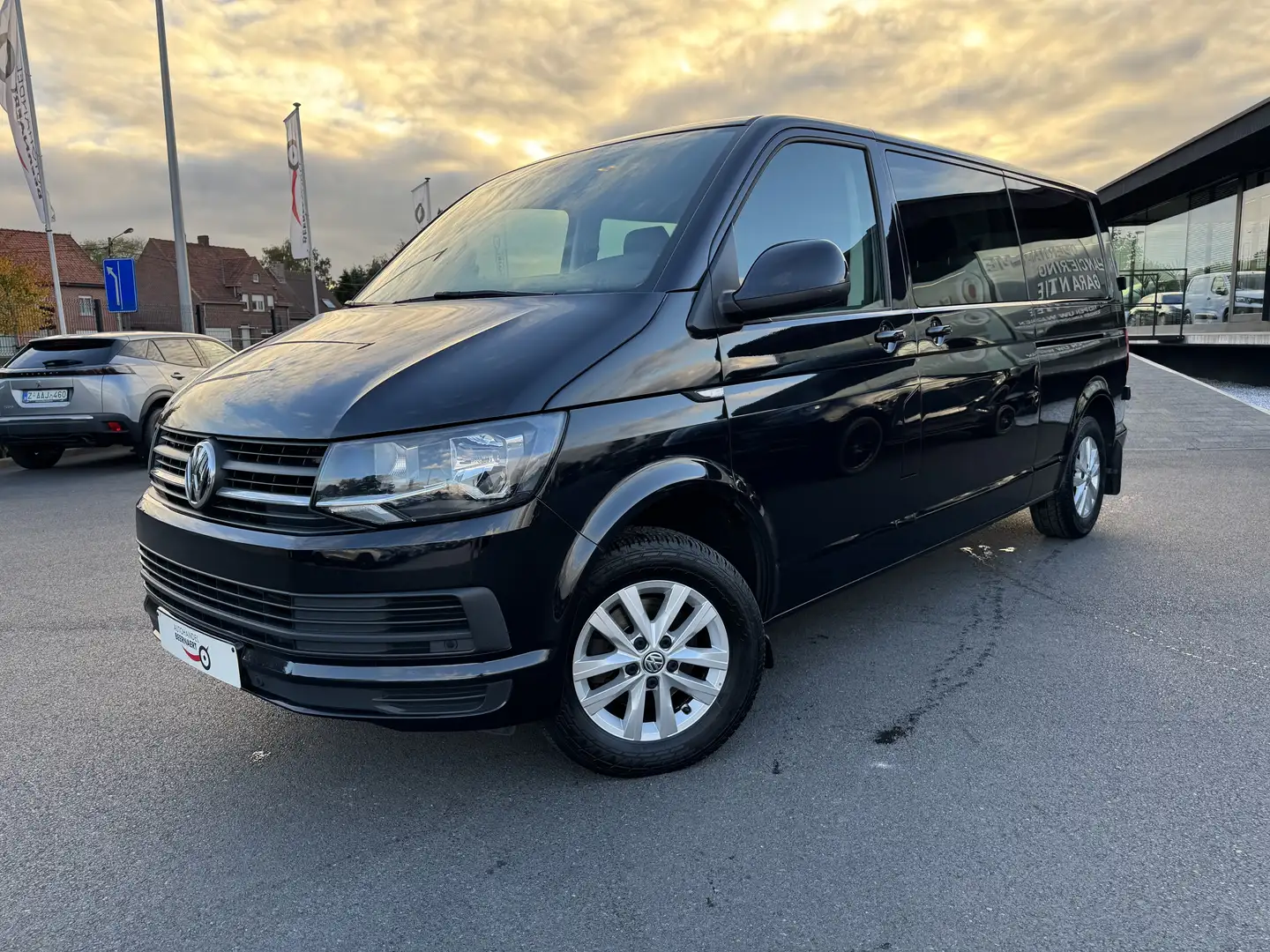 Volkswagen T6 Transporter Transporter T6 L2/5zit/1eig/btw wagen Zwart - 1