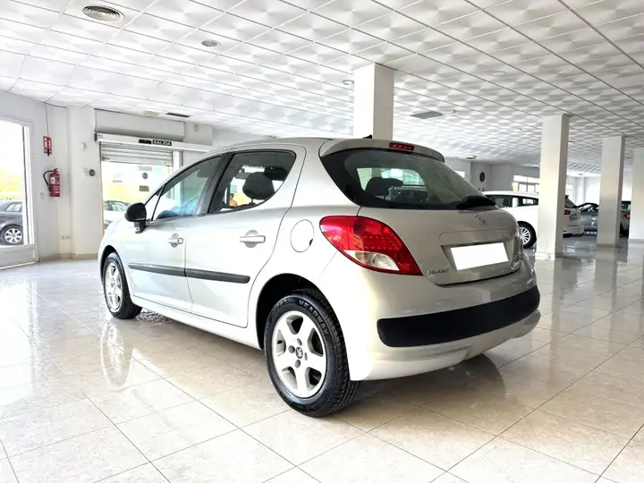 Peugeot 207 2010, foto 2