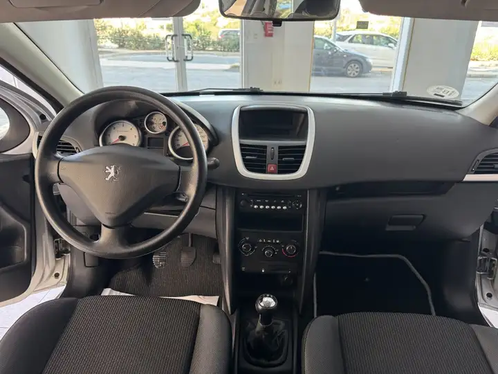 Peugeot 207 2010, foto 15
